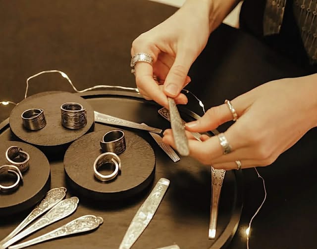 Õpilasfirmade jõululaat toob Tartu Kaubamajja rekordarvu ettevõtlikke noori