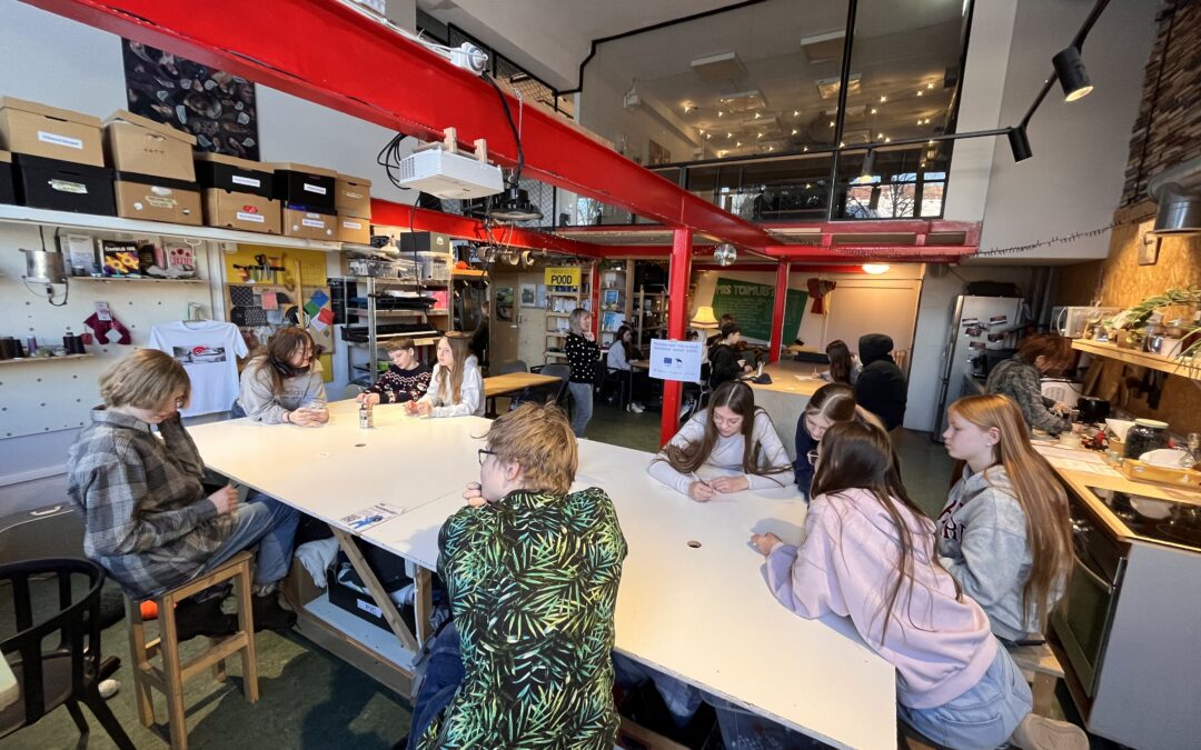 Kambja kooli õpilased otsisid Aparaaditehases loovaid lahendusi keskkonnaprobleemidele